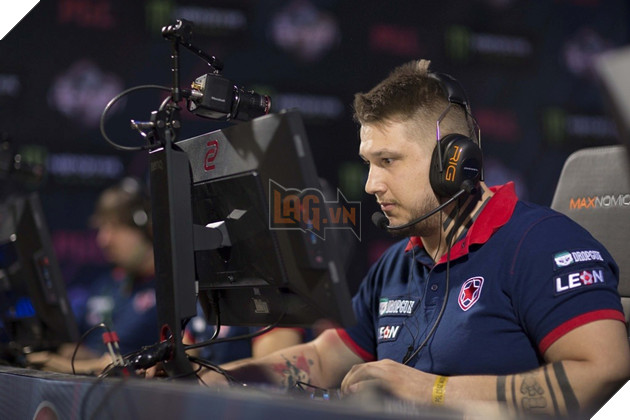 Cô gái trẻ bị cựu tuyển thủ CS:GO chia sẻ video nhạy cảm để rồi bị buộc thôi học