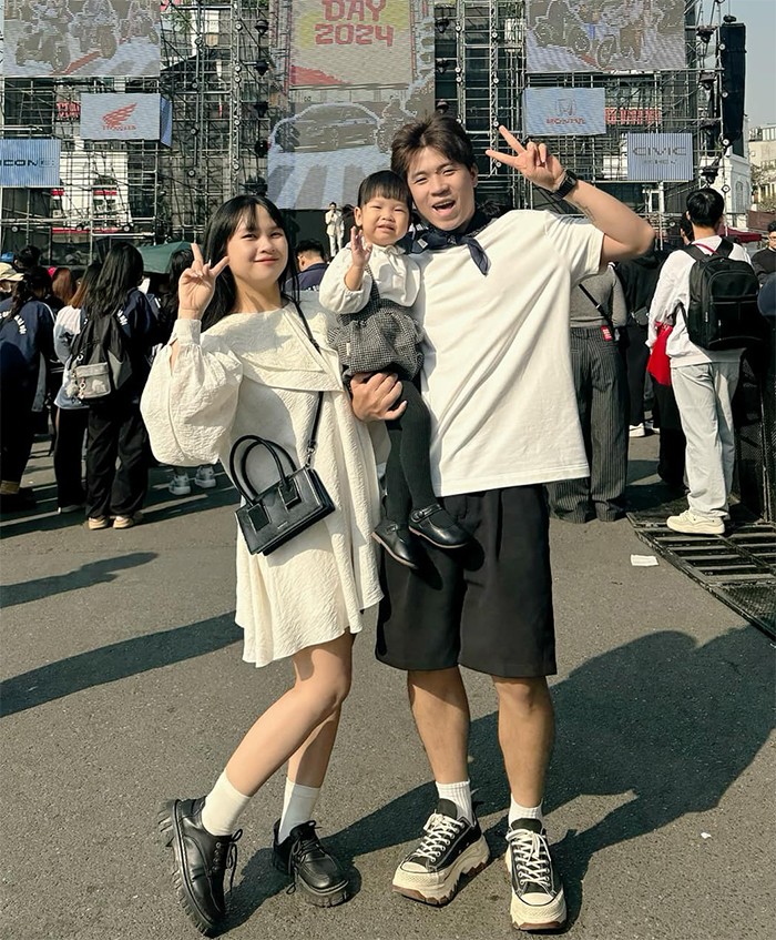 co-gai-tu-choi-loi-cau-hon-nhung-van-nhan-nhan-cua-ban-trai-xo-nha-bun-1-1736044688-633-width700height847 Hôn nhân của cả hai vẫn ngập tràn tiếng cười và sự đồng cảm