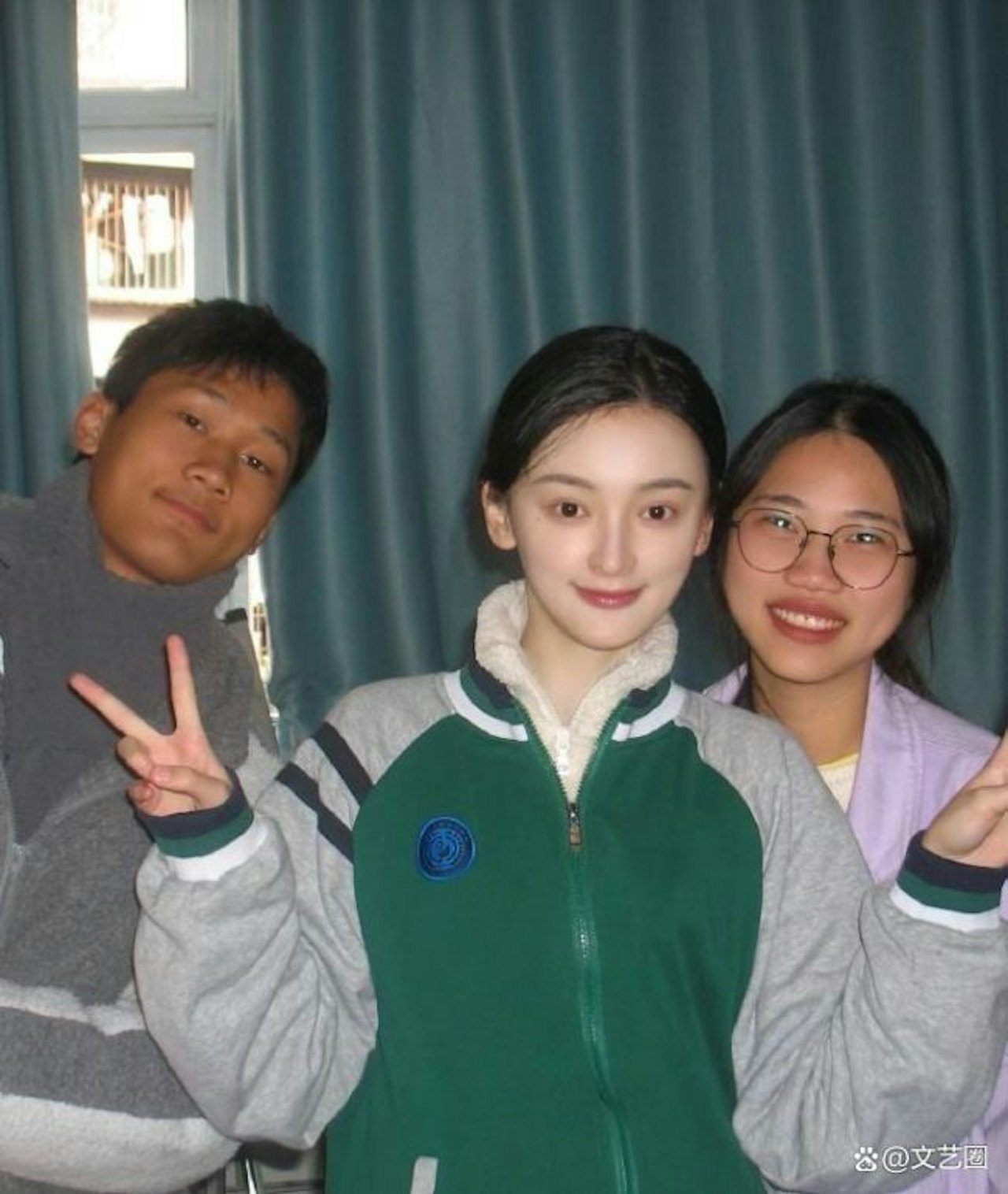 co-gai-xinh-dep-nhu-ai-cam-bang-chi-dan-tai-hoi-thao-gay-sot-7-1745565657-137-width1280height1516 Từ bé cô đã có nét xinh đẹp.