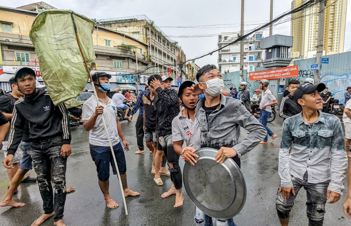 co-hon-1-1758091496-302-width1390height895 Tranh cướp quá khích khi giật cô hồn, cách nào ngăn chặn - 1