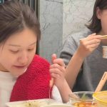 Triệu Lộ Tư lộ diện gây sốc sau đột quỵ: Phải có người bế, tay không cầm nổi thìa, nhai nuốt cũng khó khăn co tu2 1735694068468667382399 23 0 693 1280 crop 17356940767921777731302jpg