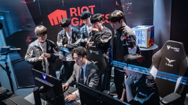 LCK và LCP thí điểm hệ thống Coach Voice, cộng đồng lại lo ngại nhiều điều coach voice thumbjpg