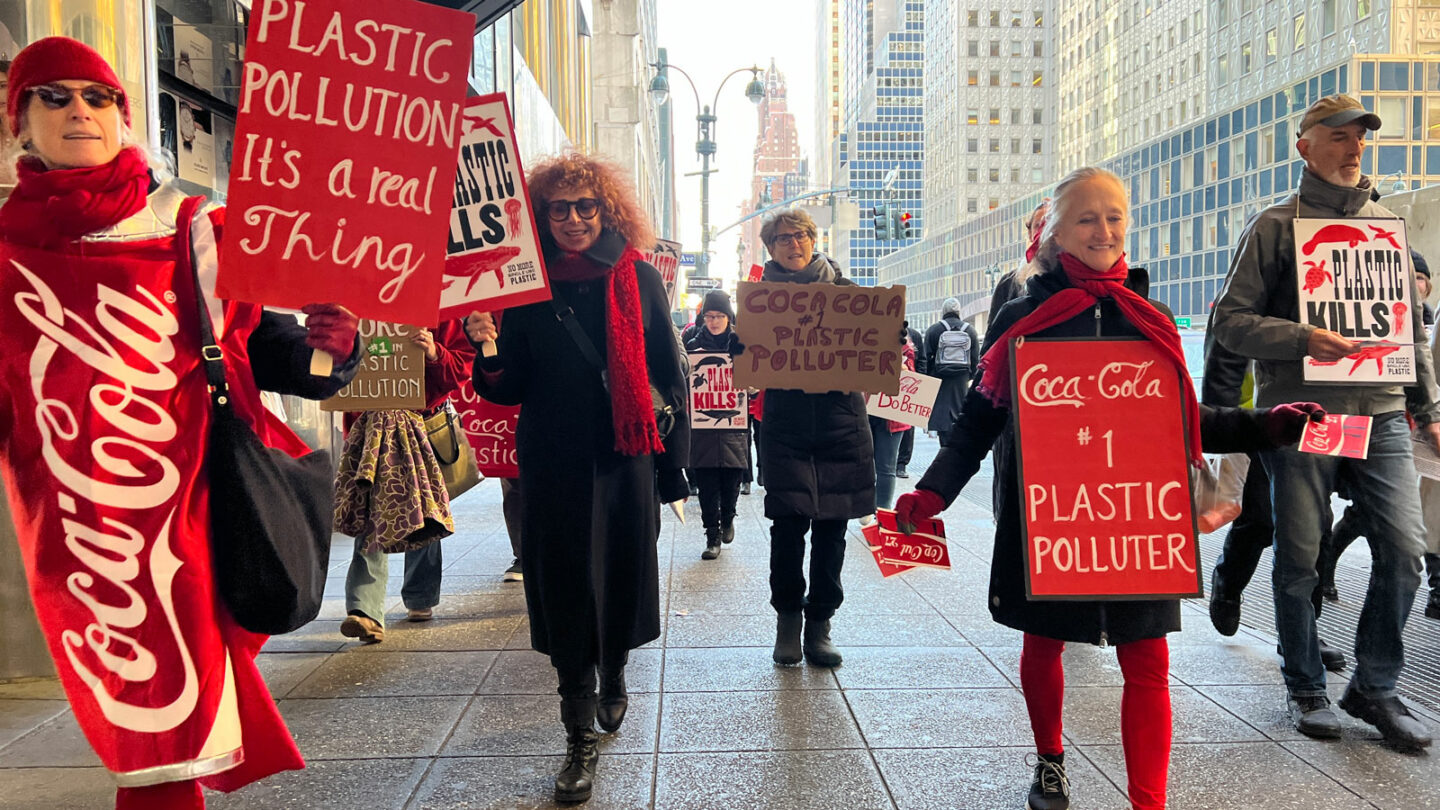 Người tiêu dùng chỉ trích dữ dội Coca-Cola, kêu gọi tẩy chay toàn cầu- Ảnh 2.