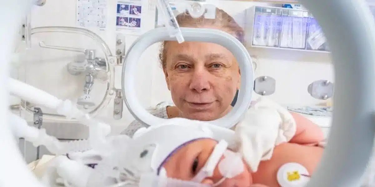 Nữ giám đốc 66 tuổi sinh con thứ 10 mà không cần thụ tinh nhân tạo- Ảnh 1.