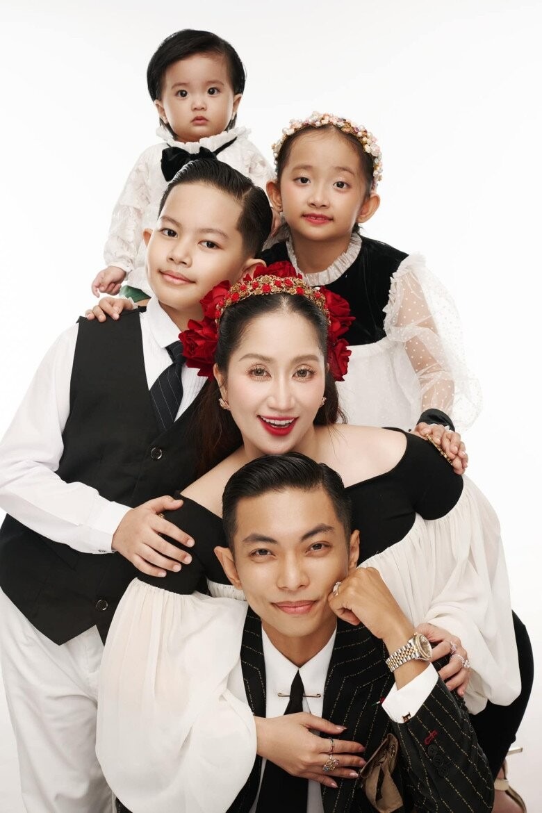 Con gái út của Khánh Thi xinh xắn như búp bê, lén làm chuyện này khi bố mẹ đi công tác nước ngoài- Ảnh 5.