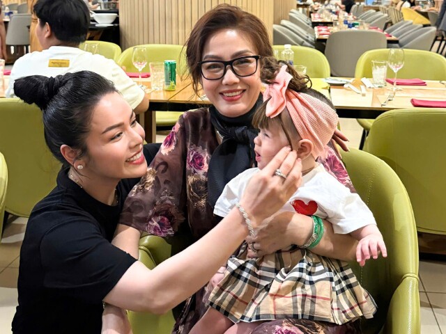 Nữ nghệ sĩ là đại gia có biệt thự TP.HCM 20 tỷ, 40 tuổi tự sinh con, bế con riêng về thăm nhà chồng cũ- Ảnh 4.