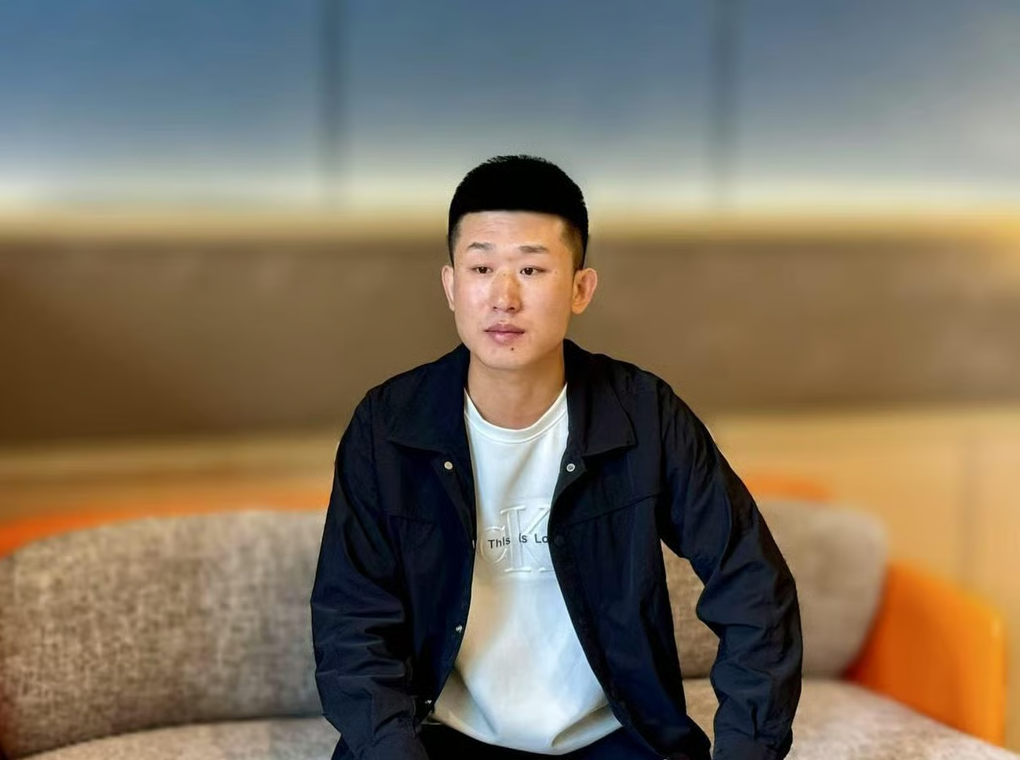 Bị phạt tù vì ăn cắp tiền điều trị ung thư cho con, người cha khóc ngất nghe tin con trai qua đời khi vẫn ngồi trong song sắt- Ảnh 1.