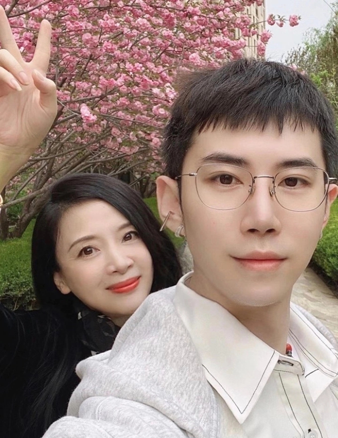 Yêu tinh nhện đẹp nhất Tây du ký từng khiến đạo diễn phá lệ, giờ là bà trùm Cbiz- Ảnh 3. Yêu tinh nhện đẹp nhất Tây du ký từng khiến đạo diễn phá lệ, giờ là bà trùm Cbiz- Ảnh 3.