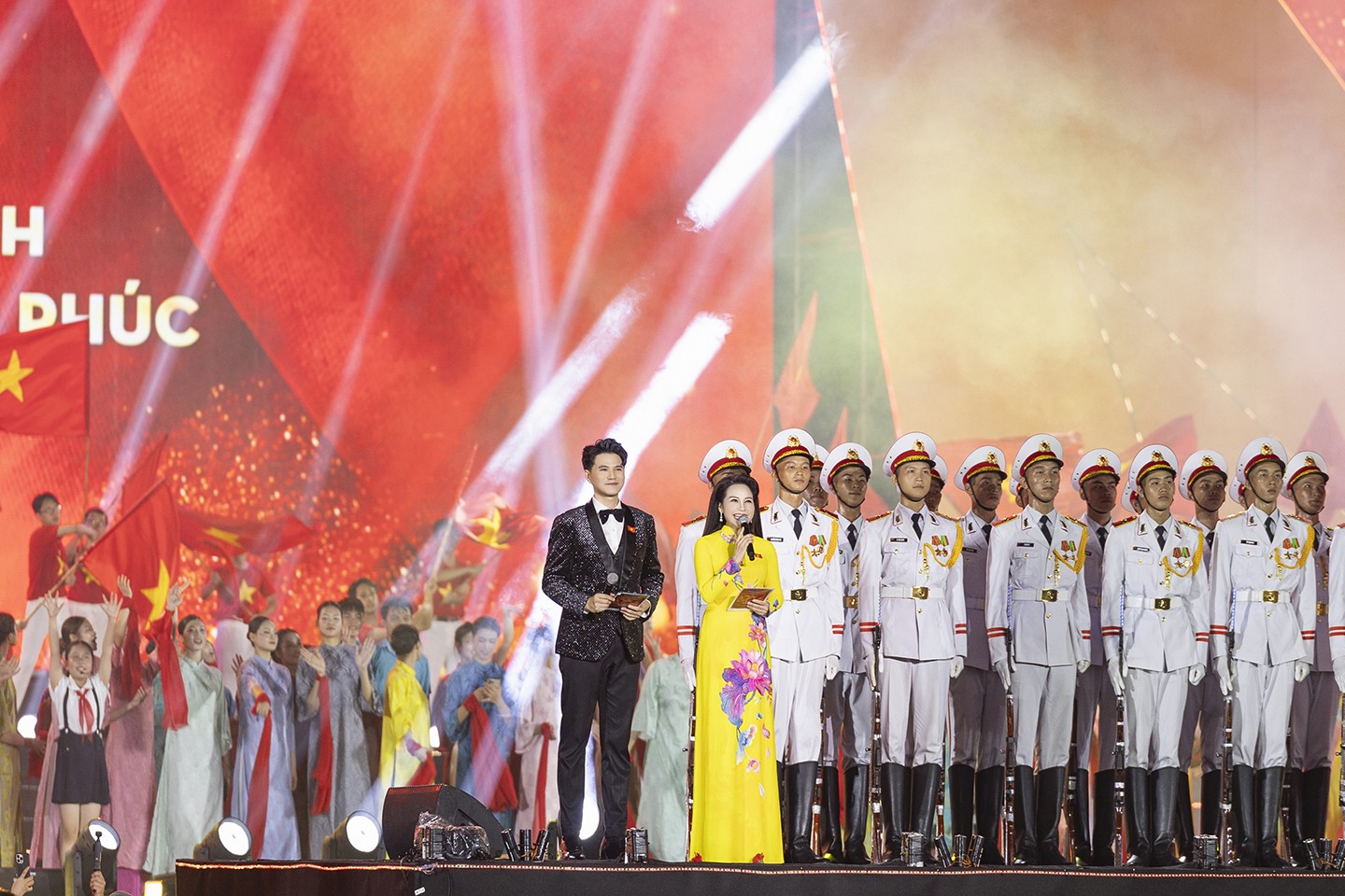 concert-qu-c-gia-c-bi-t-2-1756792105-283-width1440height960 Chương trình với nhiều tiết mục hùng tráng diễn ra trong đêm 1/9