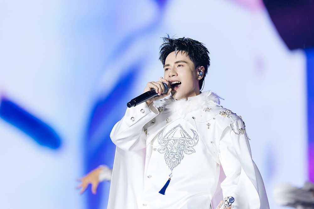 concert-vpbank-k-star-spark-in-vietnam-thanh-tam-diem-mang-xa-hoi-ca-nhac-2-1750843823-592-width1000height667 Quang Hùng MasterD – Nghệ sĩ Việt duy nhất được mời góp mặt tại đại nhạc hội