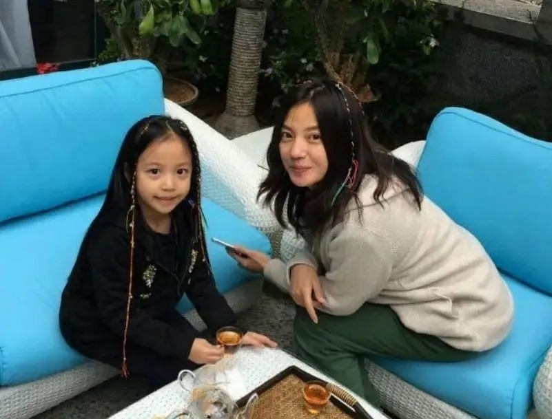 Không thể tin nổi đây là visual của con gái Triệu Vy ở tuổi 15!- Ảnh 7. Không thể tin nổi đây là visual của con gái Triệu Vy ở tuổi 15!- Ảnh 7.