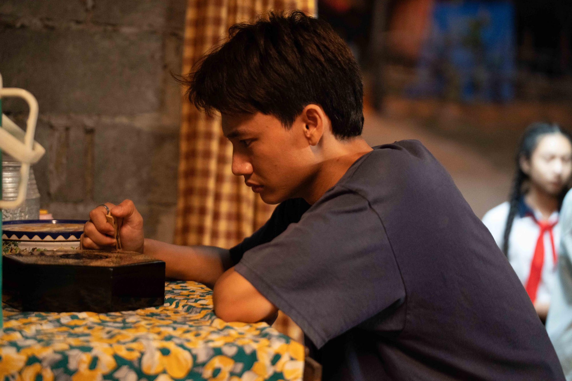 Bài học quá đời từ Lật Mặt 8: Đời cha ăn mặn, đời con không nhất thiết khát nước!- Ảnh 3.