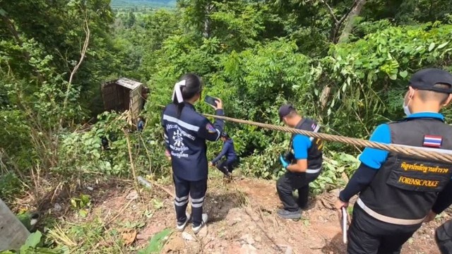 Đi cứu hộ nhưng lại tìm thấy 1 chiếc xe khác, nhìn vào bên trong khiến tất cả đều giật mình- Ảnh 1. Đi cứu hộ nhưng lại tìm thấy 1 chiếc xe khác, nhìn vào bên trong khiến tất cả đều giật mình- Ảnh 1.