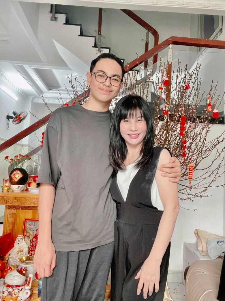 Nữ nghệ sĩ công khai bạn trai Việt kiều ở tuổi U60: 2 lần đổ vỡ tình cảm, từng yêu trai trẻ kém 18 tuổi- Ảnh 2.