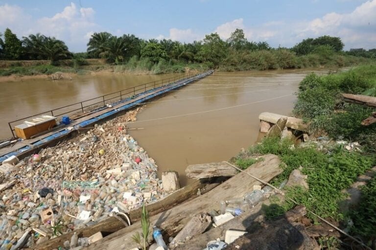 Cô bé 15 tuổi mất tích bí ẩn khi đến nhà bạn trai, 9 ngày sau phát hiện kinh hoàng dưới dòng sông có cá sấu- Ảnh 2. Cô bé 15 tuổi mất tích bí ẩn khi đến nhà bạn trai, 9 ngày sau phát hiện kinh hoàng dưới dòng sông có cá sấu- Ảnh 2.