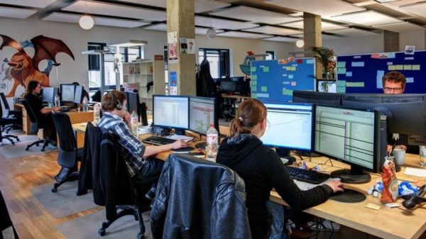 Burned Out by the Pixel: Văn Hóa Crunch Đang Phá Vỡ Các Studio Game và Hoạt Hình 28 Burned Out by the Pixel: Văn Hóa Crunch Đang Phá Vỡ Các Studio Game và Hoạt Hình crunch dan da tro nen pho bien trong nganh lam game va phim ehnxjpg