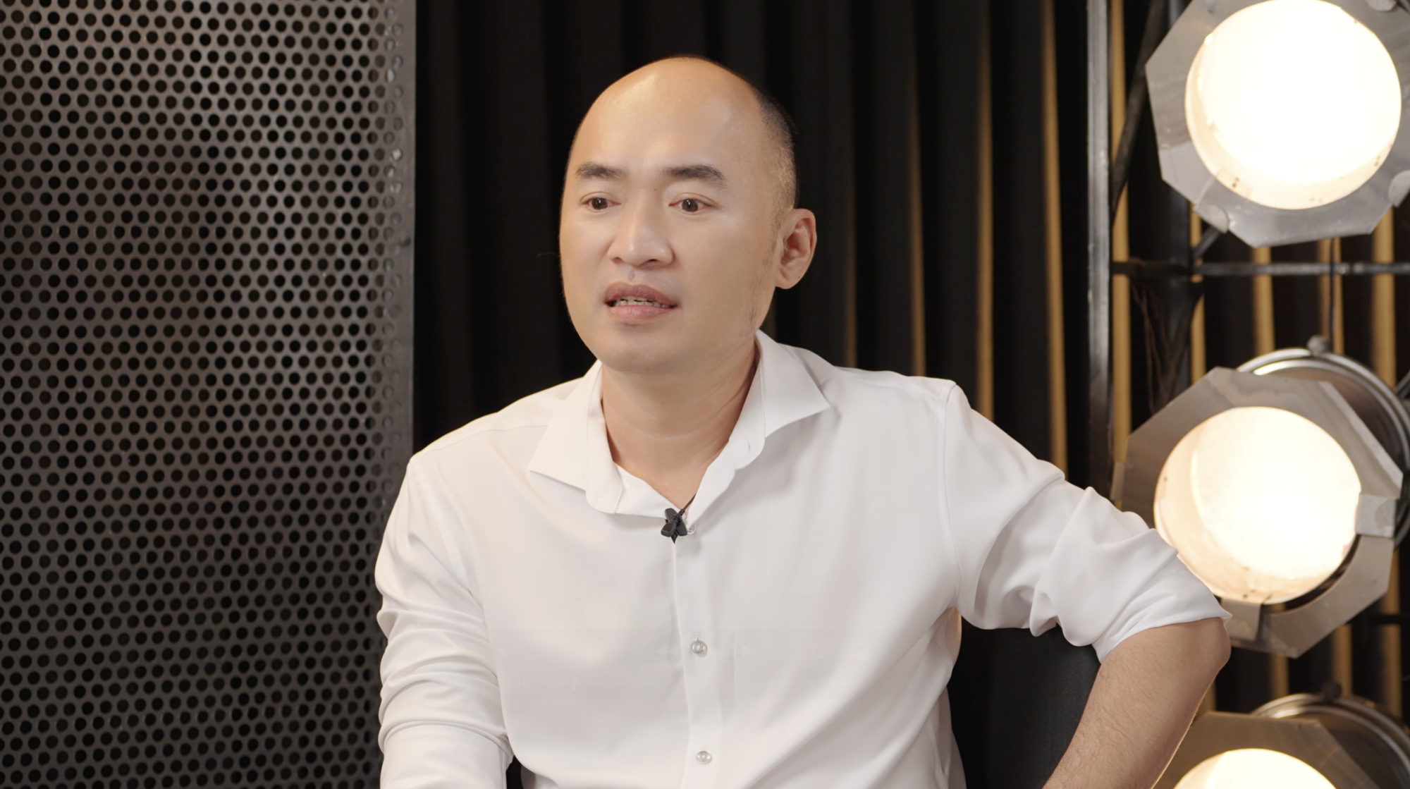 Tiến Luật phải