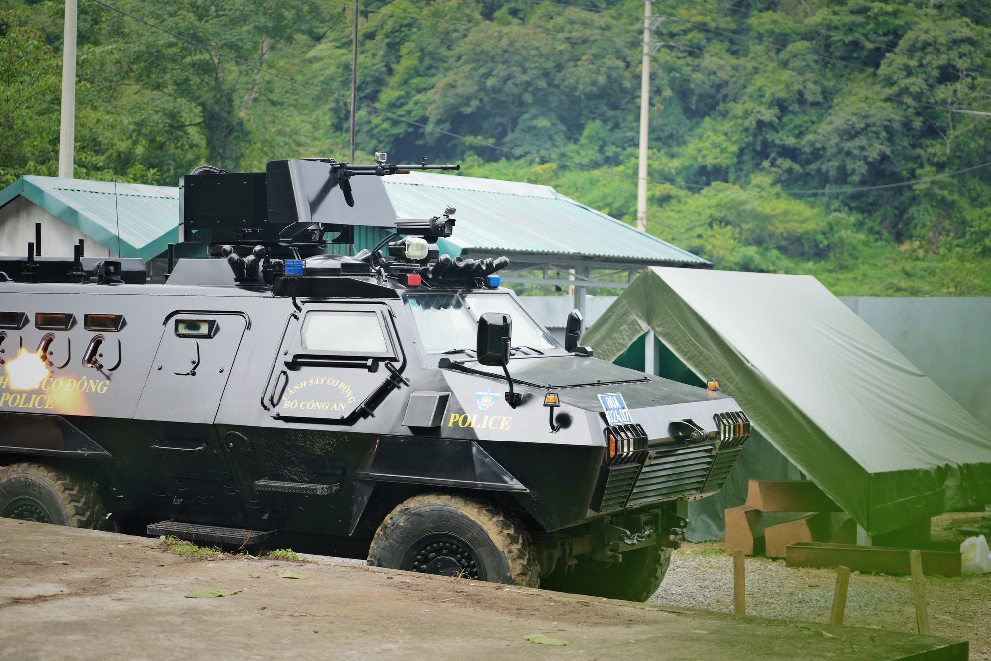 Song Luân, Lê Dương Bảo Lâm khóc nghẹn: Chuyện gì đây?- Ảnh 1.