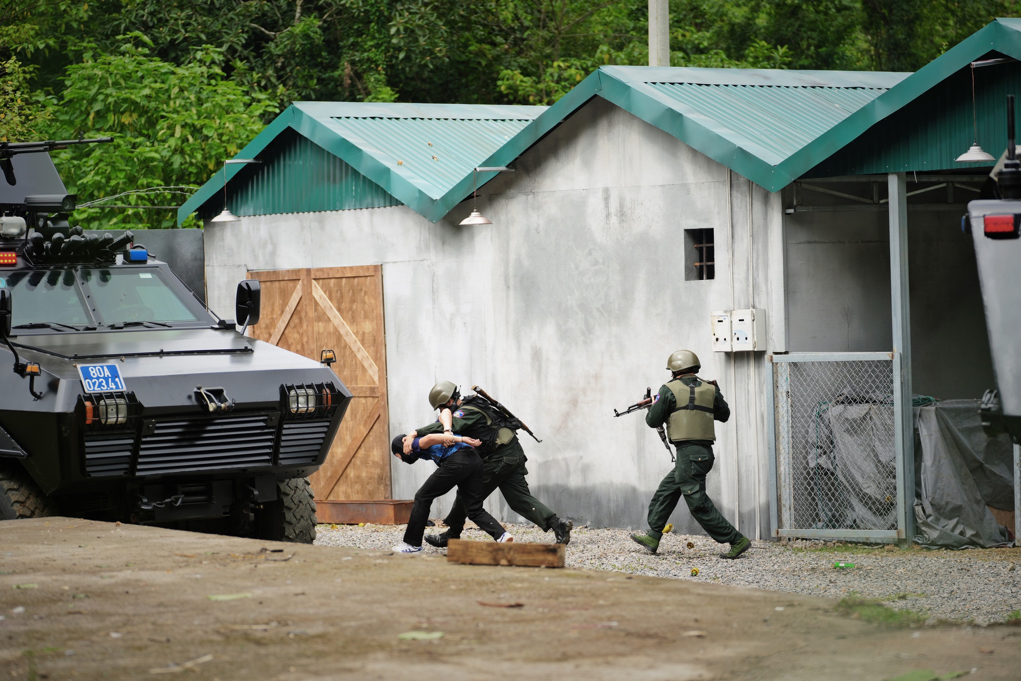 Song Luân, Lê Dương Bảo Lâm khóc nghẹn: Chuyện gì đây?- Ảnh 2.