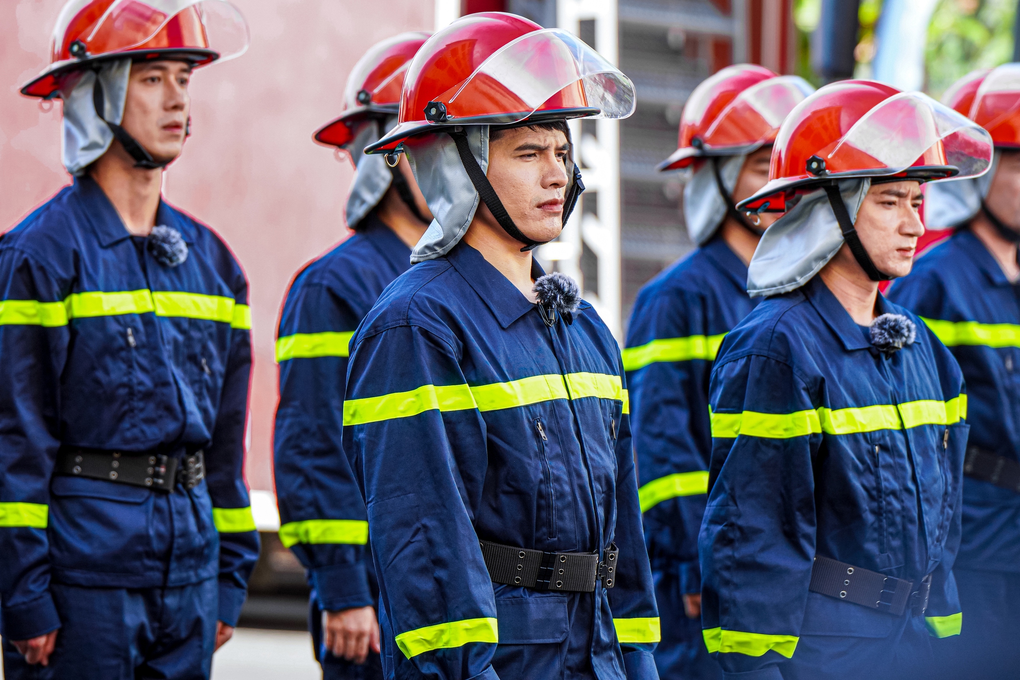 Mỹ nam top 1 visual Vbiz bất ngờ cạo đầu, ngoại hình gây sốc giữa sự kiện- Ảnh 7.