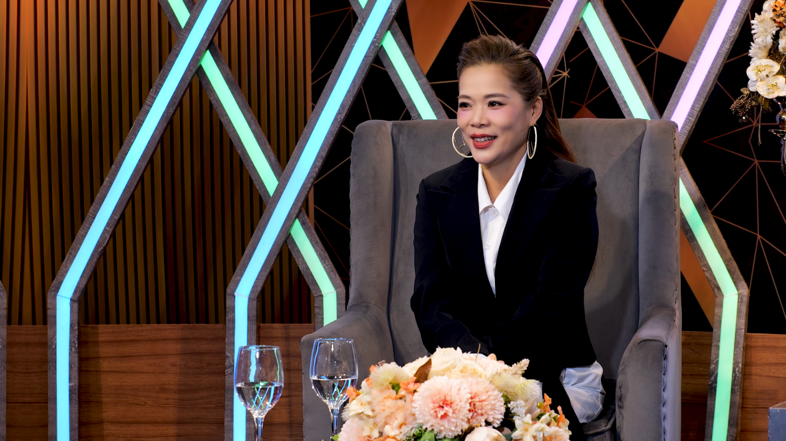 Nữ ca sĩ sở hữu vài biệt thự ngàn mét vuông ở Mỹ và Việt Nam: Nữ ca sĩ sở hữu vài biệt thự ngàn mét vuông ở Mỹ và Việt Nam: