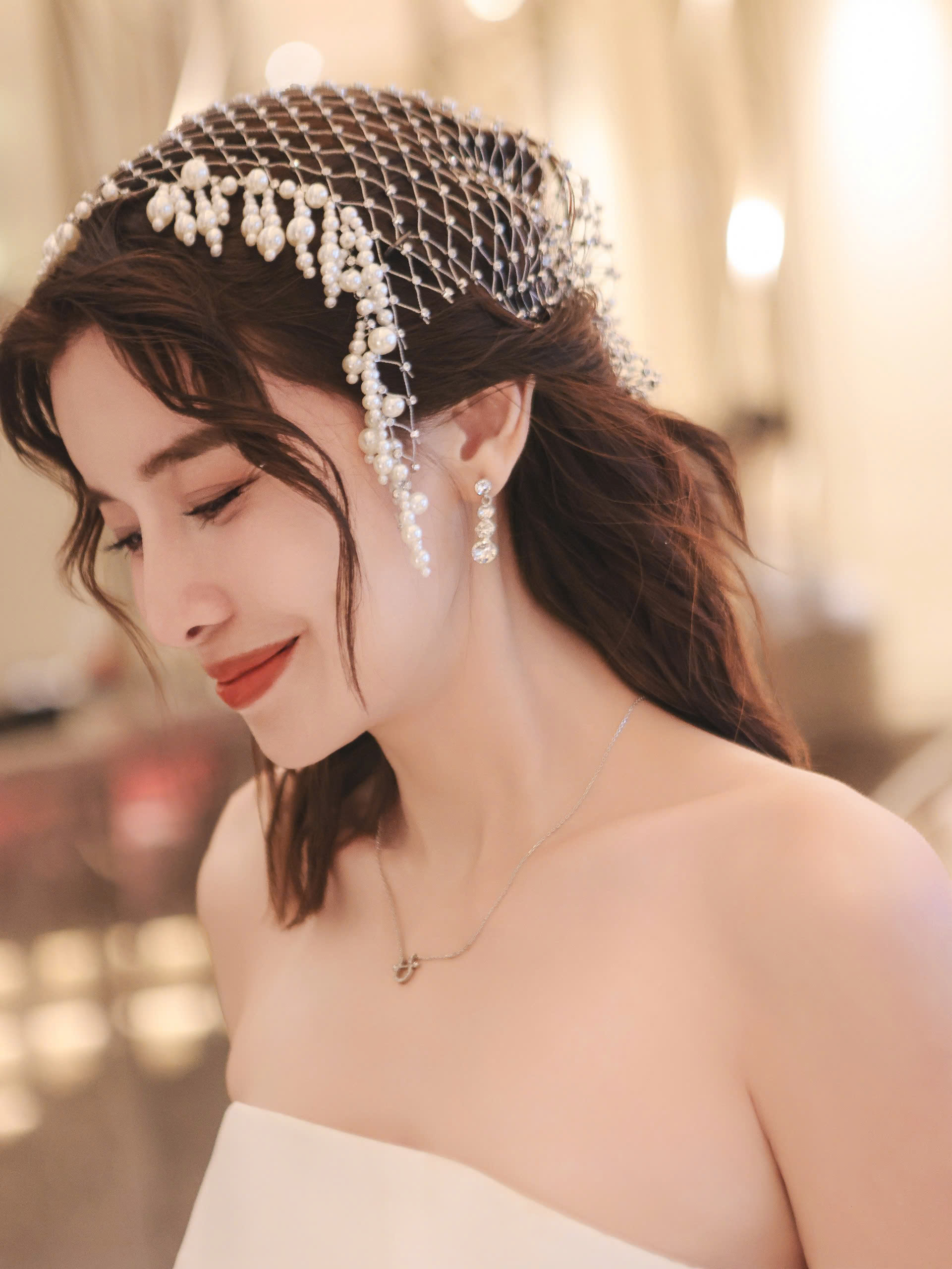 Sao nữ đẹp có tiếng tự hủy nhan sắc, diện mạo gây giật mình- Ảnh 6. Sao nữ đẹp có tiếng tự hủy nhan sắc, diện mạo gây giật mình- Ảnh 6.