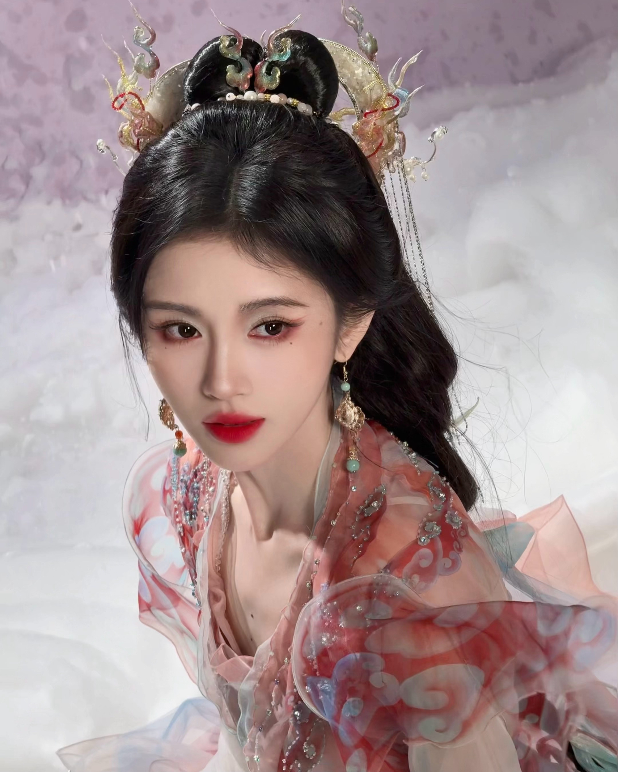 Mỹ nhân đẹp nhất mùng 1 Tết: Nhan sắc như tiên nữ xé tranh bước ra, vừa xuất hiện đã khiến MXH náo loạn- Ảnh 4. Mỹ nhân đẹp nhất mùng 1 Tết: Nhan sắc như tiên nữ xé tranh bước ra, vừa xuất hiện đã khiến MXH náo loạn- Ảnh 4.