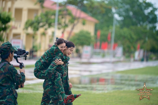 Tập 2 Sao Nhập Ngũ: Lan Ngọc lộ dấu hiệu bất ổn nghiêm trọng, Hoà Minzy bị chê thua Chi Pu- Ảnh 1. Tập 2 Sao Nhập Ngũ: Lan Ngọc lộ dấu hiệu bất ổn nghiêm trọng, Hoà Minzy bị chê thua Chi Pu- Ảnh 1.