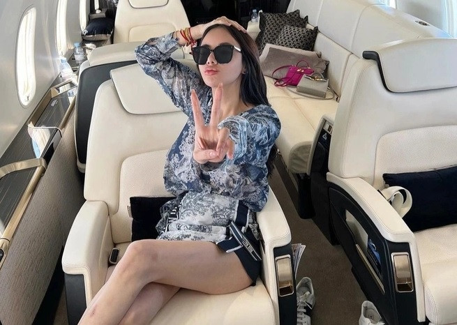 "Rich kid số 1 châu Á" 10 năm trước hiện giờ ra sao? cuoc song xa hoa het nac cua ai nu ty phu singapore hinh 4 17581820406082130760124 1758182622163 1758182622394774105513