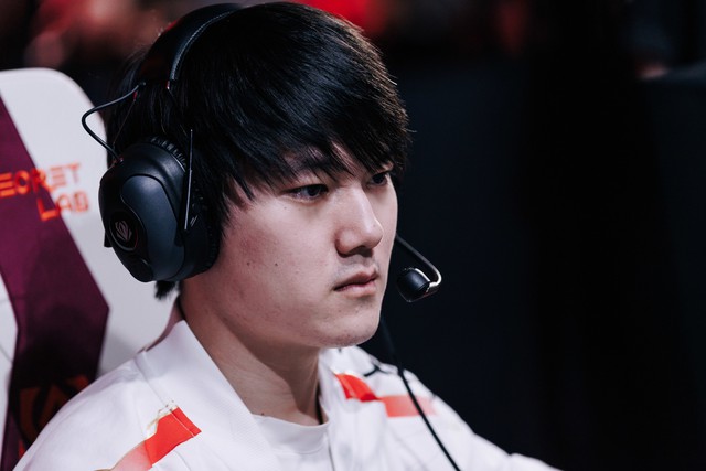 Cựu vương CKTG lập