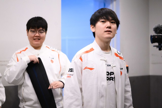 Cựu vương CKTG lập