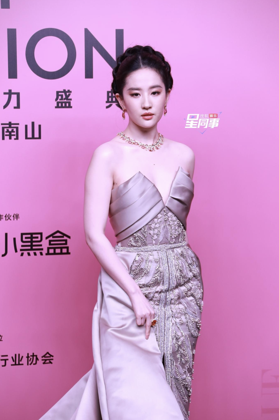 Lưu Diệc Phi bất ngờ tung bức ảnh khiến cả xứ tỷ dân mất ngủ- Ảnh 5.