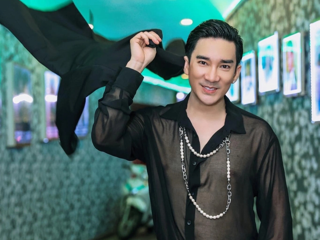 Sao nam Vbiz vướng tin yêu đồng giới quản lý: Từng nhận cát-xê 50 nghìn, nay có 13 căn nhà và biệt thự 20 tỷ, đại gia tặng đất 2.500m2- Ảnh 4.