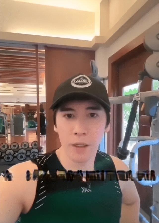 Sao nam đáp trả cực gắt khi bị mỉa mai “chạn vương”, cưới mỹ nhân gốc Việt vì gia tài 3200 tỷ- Ảnh 1.