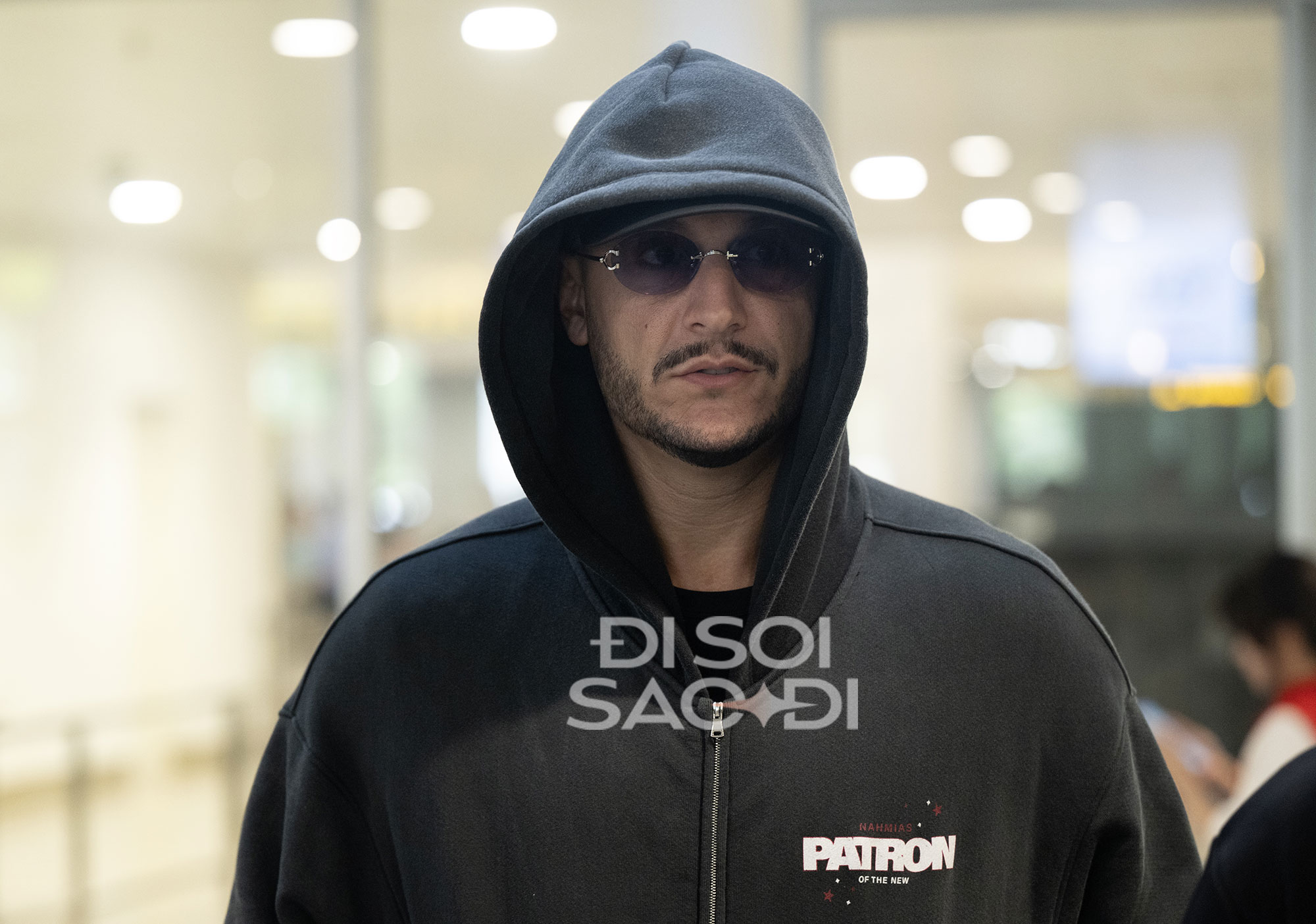 d12-1755853468087-1755853468454894425099 "Phù thủy EDM tỉ view" và "ông hoàng Latin" đổ bộ Nội Bài: Lên đồ cực bụi cực ngầu nhưng có điểm chung bất ngờ! d12 1755853468087 1755853468454894425099