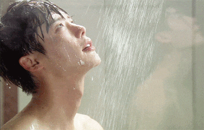 Từ cảnh tắm viral của Doãn Quốc Đam, hãy nhìn sang phim Hàn- Ảnh 3. Từ cảnh tắm viral của Doãn Quốc Đam, hãy nhìn sang phim Hàn- Ảnh 3.