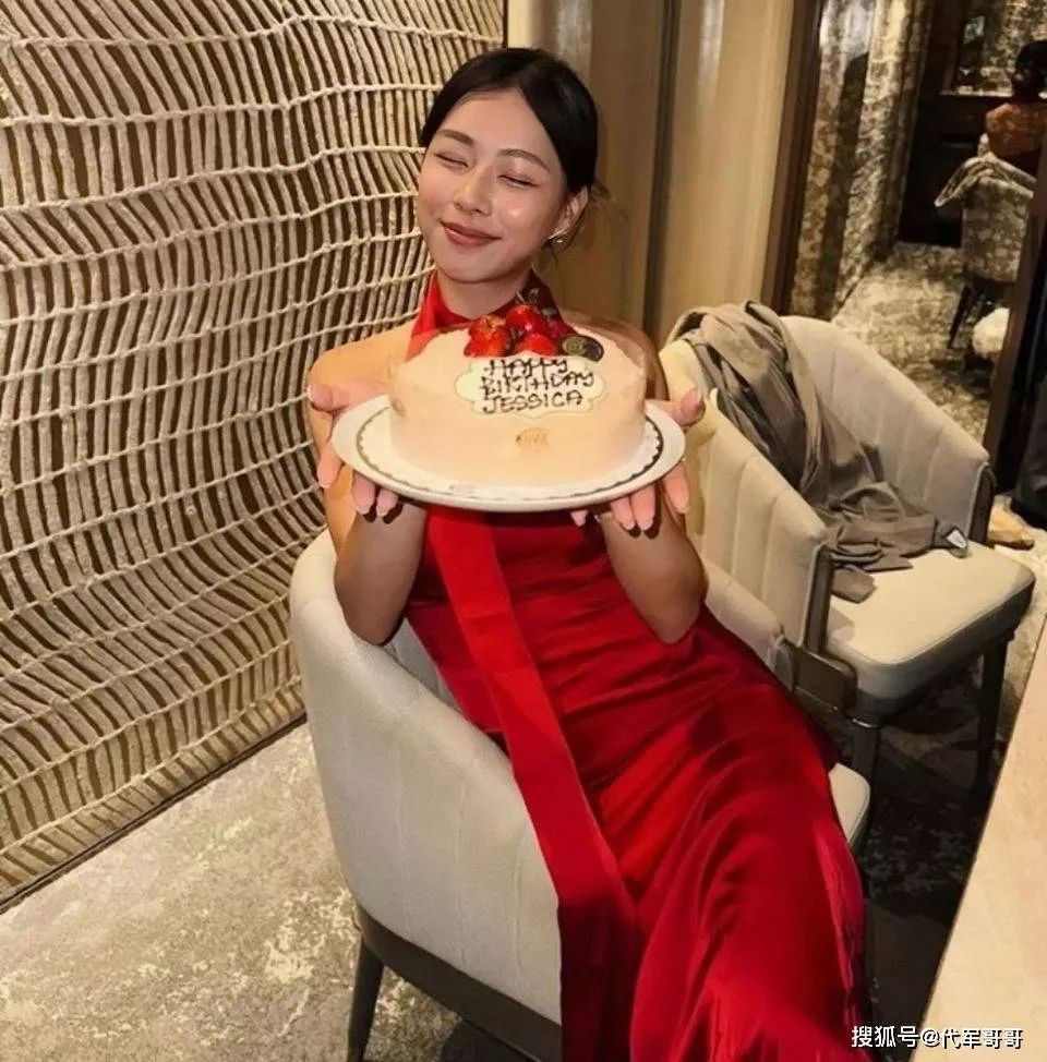 Sao nữ nghi khiến bạn trai cũ “lụy tình” đến mức tự sát để níu kéo, hiện giờ ra sao?- Ảnh 1.