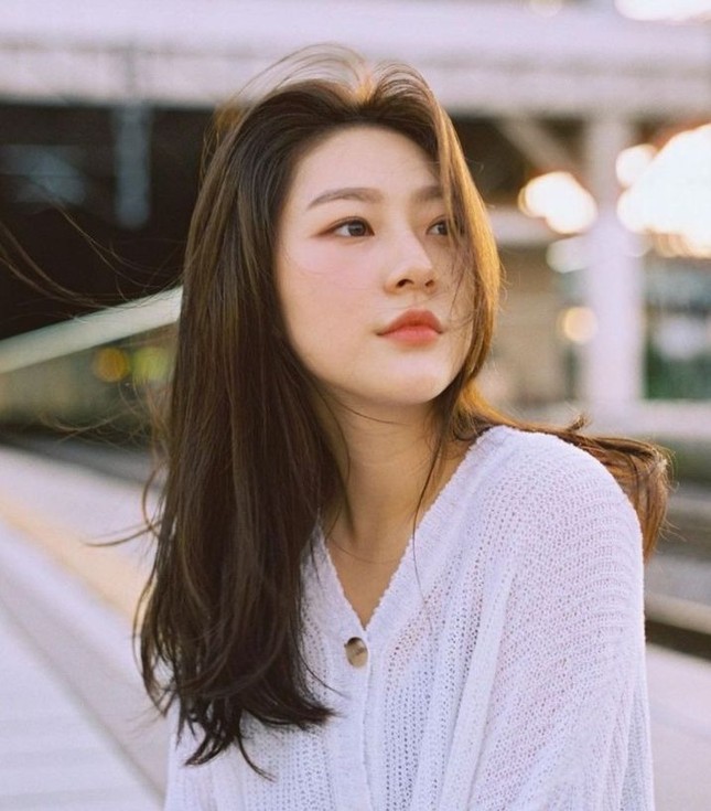 “Showbiz Hàn quá khắc nghiệt, tội nghiệp cô ấy mới 25 tuổi”- Ảnh 1.