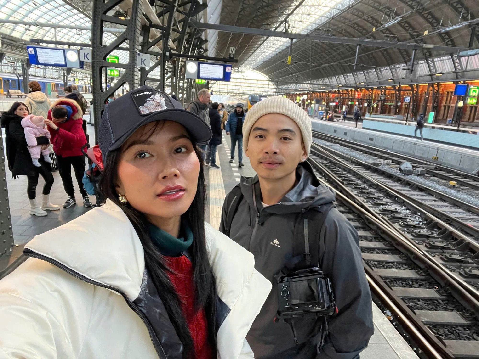 H'Hen Niê ngăn cản chồng làm 1 việc vì lo sợ làng xóm dị nghị- Ảnh 4.