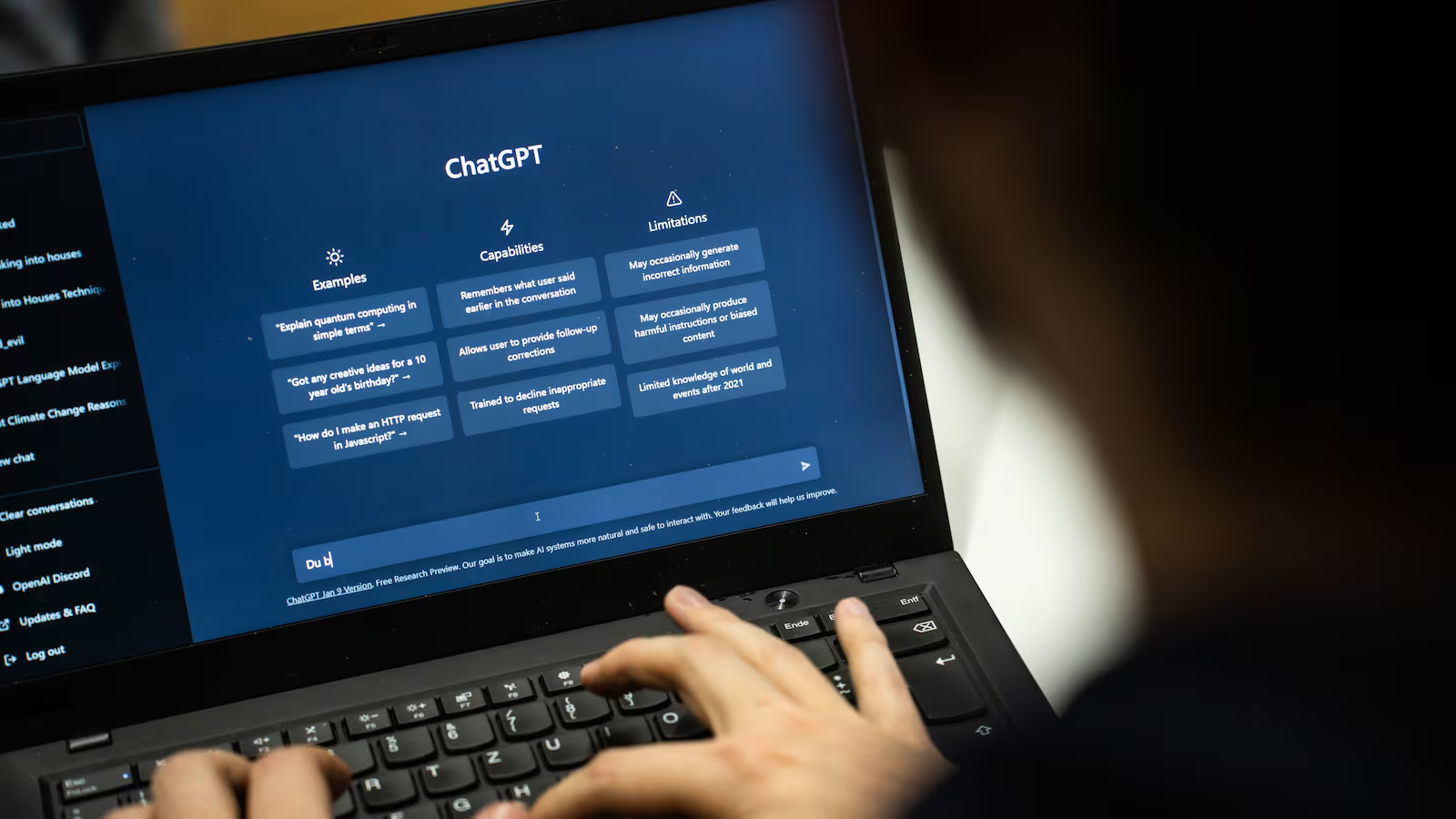 Lượng người sử dụng ChatGPT có thời điểm giảm tới 70%, lý do là gì?- Ảnh 2.