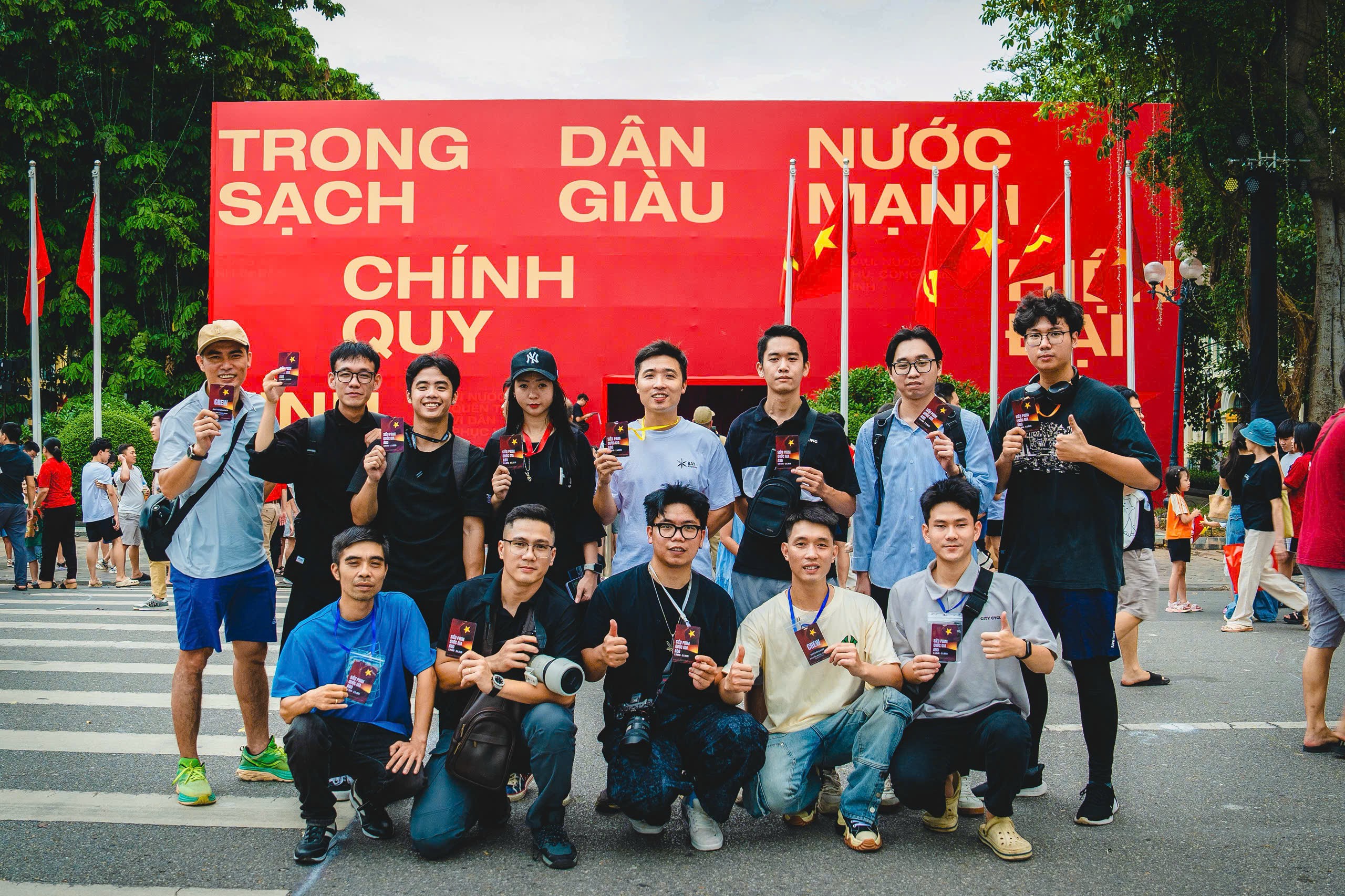 d60bfc3a925818064149-1758262198-369-width2560height1706 Ê kip đã đồng hành cùng nhau trong suốt gần 2 tháng để ghi lại những hình ảnh, thước phim ý nghĩa