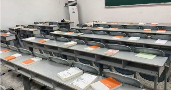 Bức ảnh chụp một giảng đường khiến toàn mạng tranh cãi về tính ích kỷ của con người- Ảnh 1.