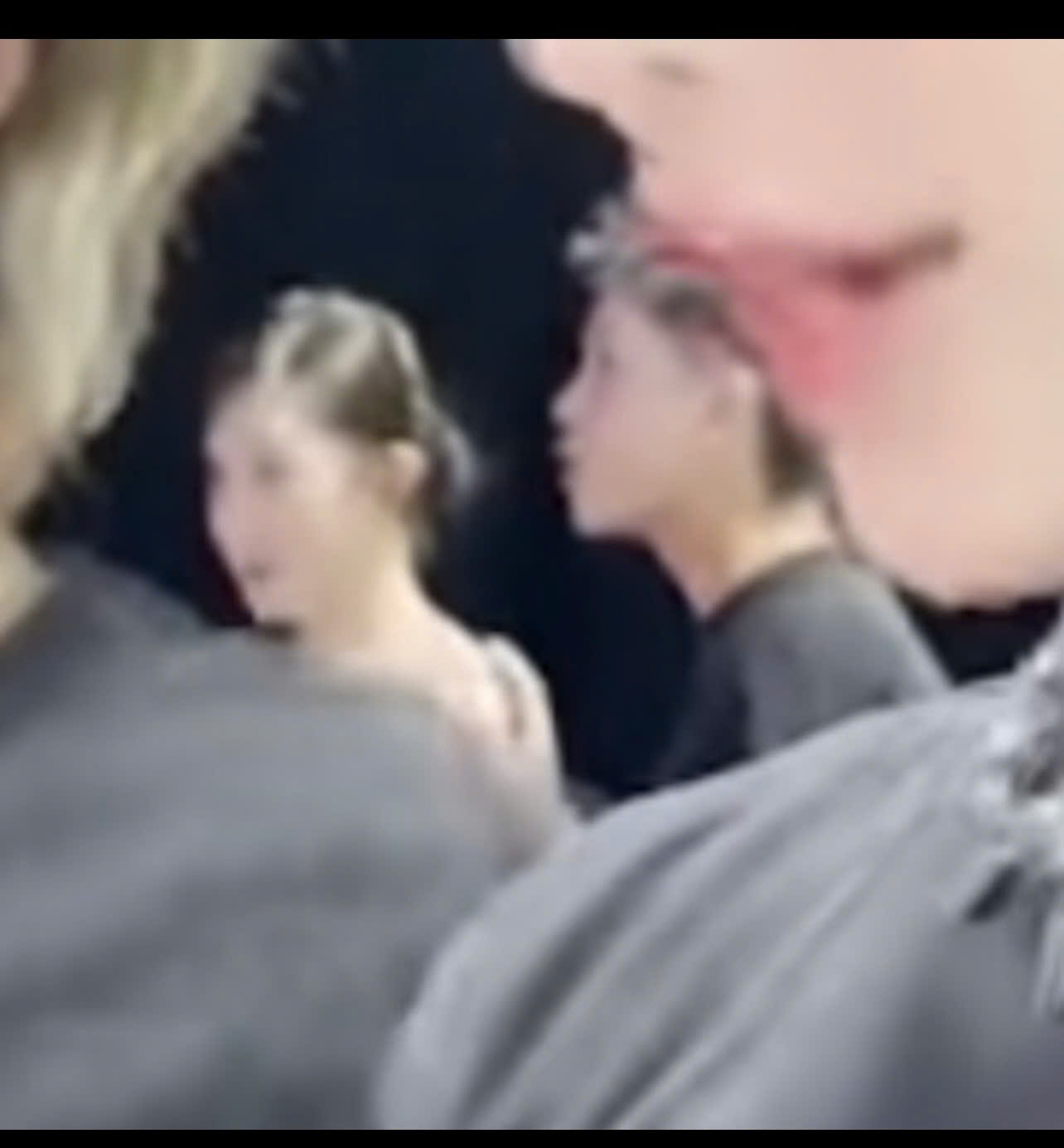 Bức ảnh bóc trần 1 Anh Trai Say Hi cặp kè vợ bí mật ở concert Mỹ sau thời gian giấu kín- Ảnh 2. Bức ảnh bóc trần 1 Anh Trai Say Hi cặp kè vợ bí mật ở concert Mỹ sau thời gian giấu kín- Ảnh 2.