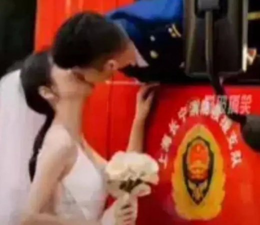 "Số phận thật không thể diễn tả thành lời”: Anh lính cứu hoả cứu cô gái định nhảy lầu tự tử vì thất tình, 3 tháng sau 2 người kết hôn d8095897 1740218641323 17402186414621810425498