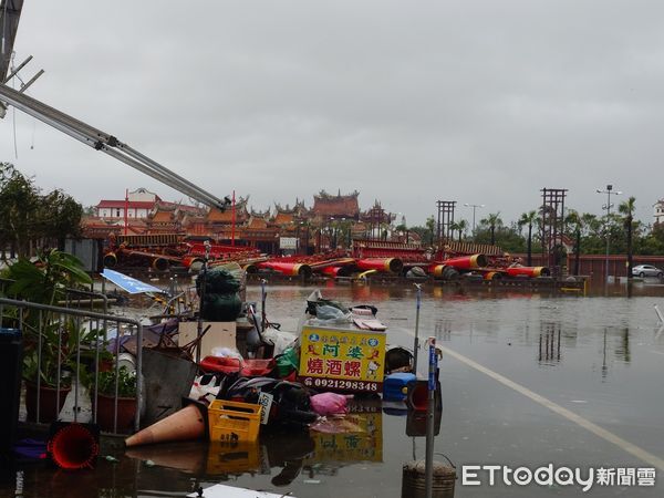 Kinh hoàng cảnh tượng bão Danas tàn phá Đài Loan (Trung Quốc): 2 người chết, hàng trăm người bị thương, hơn 3.400 người phải sơ tán- Ảnh 1.