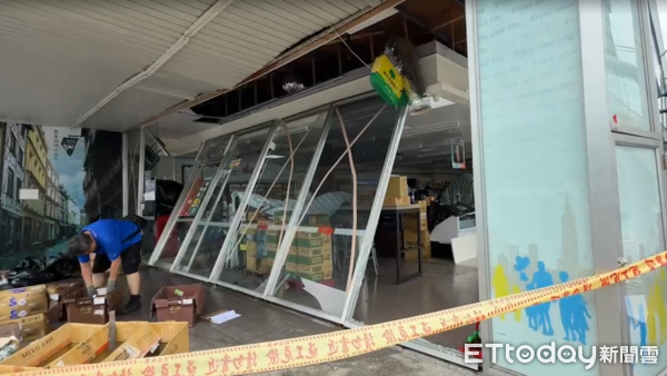 Kinh hoàng cảnh tượng bão Danas tàn phá Đài Loan (Trung Quốc): 2 người chết, hàng trăm người bị thương, hơn 3.400 người phải sơ tán- Ảnh 10.