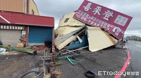 Kinh hoàng cảnh tượng bão Danas tàn phá Đài Loan (Trung Quốc): 2 người chết, hàng trăm người bị thương, hơn 3.400 người phải sơ tán- Ảnh 4.