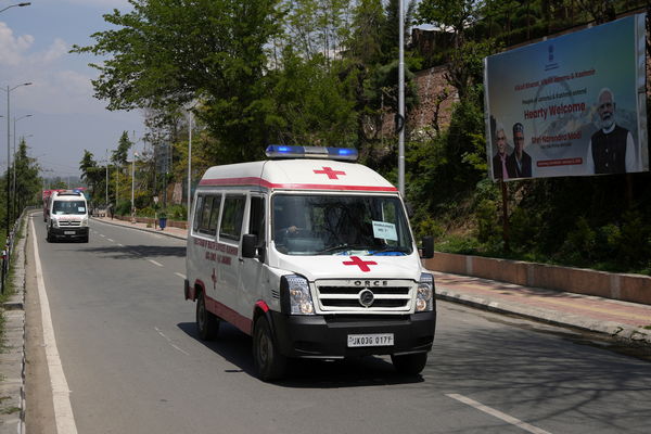 Ấn Độ: Người phụ nữ bị xâm hại tập thể khi đang bất tỉnh trên xe cấp cứu- Ảnh 1. Ấn Độ: Người phụ nữ bị xâm hại tập thể khi đang bất tỉnh trên xe cấp cứu- Ảnh 1.