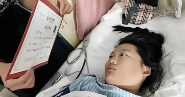 Nữ sinh đang bị hôn mê, đứng trước cửa tử bỗng tỉnh dậy sau khi cha đưa ra một tờ giấy trước mặt d8329963 17539361488021033388074 1753945940291 1753945940507508606243 1 0 376 600 crop 1753945958406103709228jpg