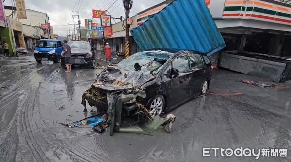 Xót xa cụ bà 87 tuổi bị bùn lũ do siêu bão Ragasa vùi lấp ngay trong nhà, con gái đau đớn: